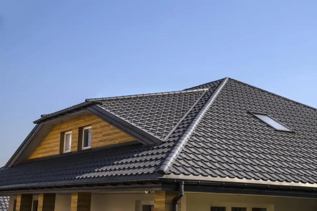 How to Negotiate Roof Replacement With Insurance