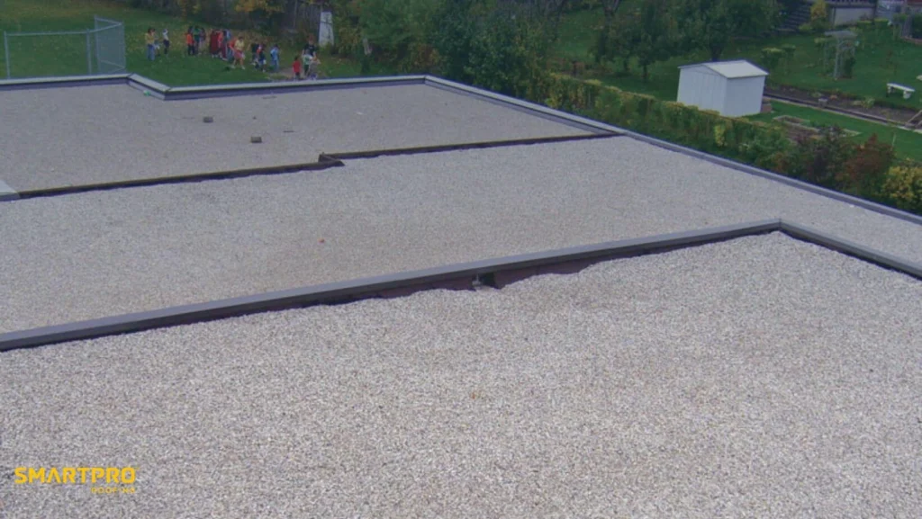 Flat Roof Lifespan in Florida: How Long Common Flat Roof Materials Really Last 11 A flat roof featuring a significant area of gravel, likely for insulation and water management purposes.